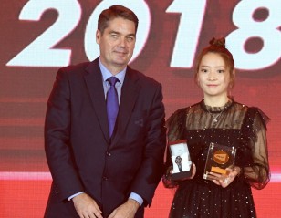 Year-End Honours for Minions, Huang Yaqiong