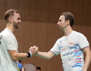 ‘Give Each Other a Smile - the Badminton is Better’